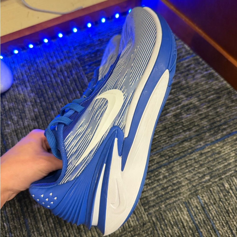 Worn Nike Mens GT Cut Basketball Shoes